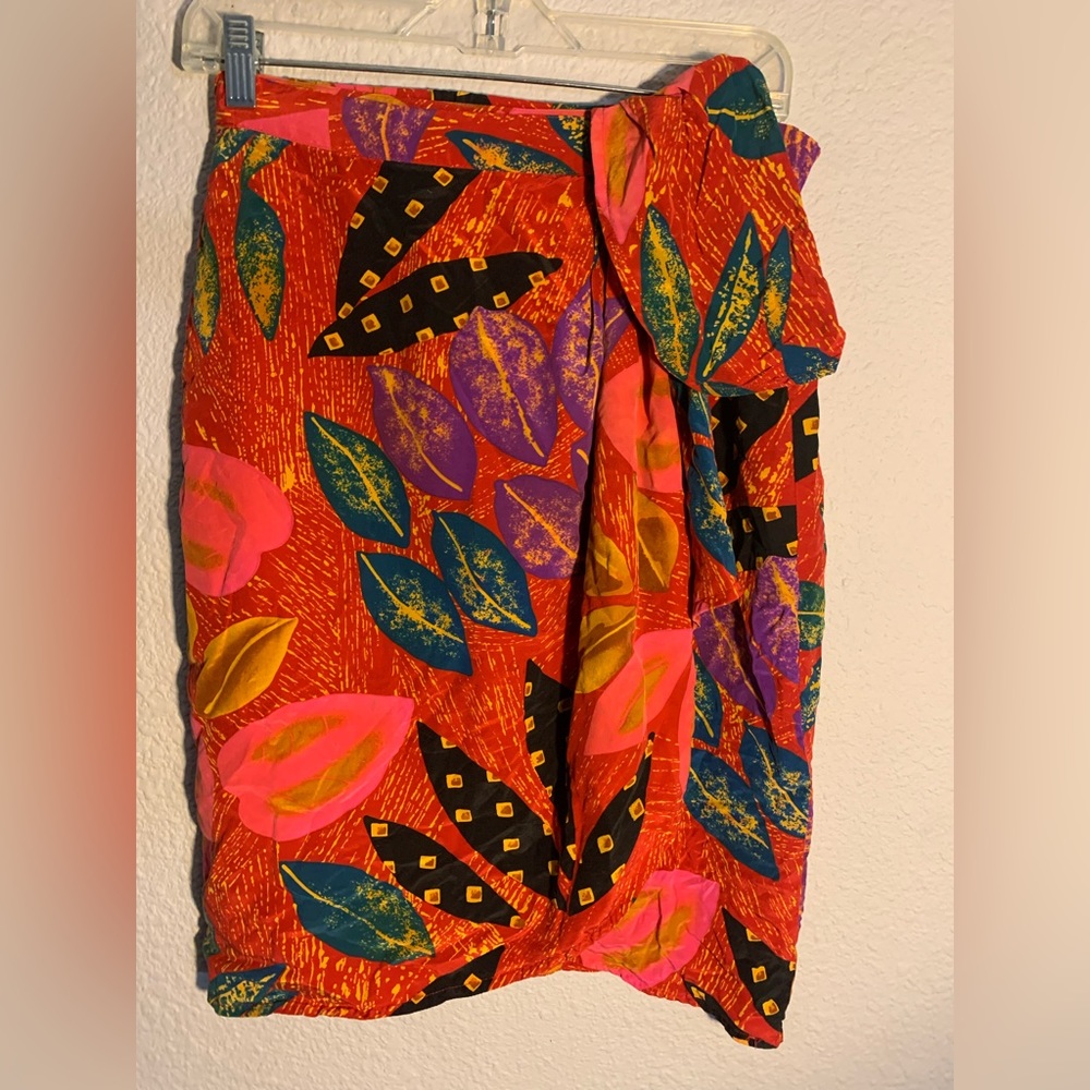 Vintage Exit Shops 100% silk red wrap skirt Small